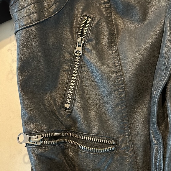 FREE PEOPLE VEGAN LEATHER JACKET 🖤 - Picture 3 of 5